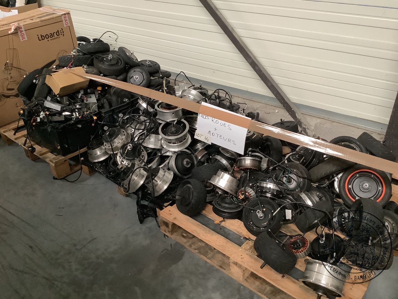 Null 44. Set of motors and wheels for parts (on 5 pallets)