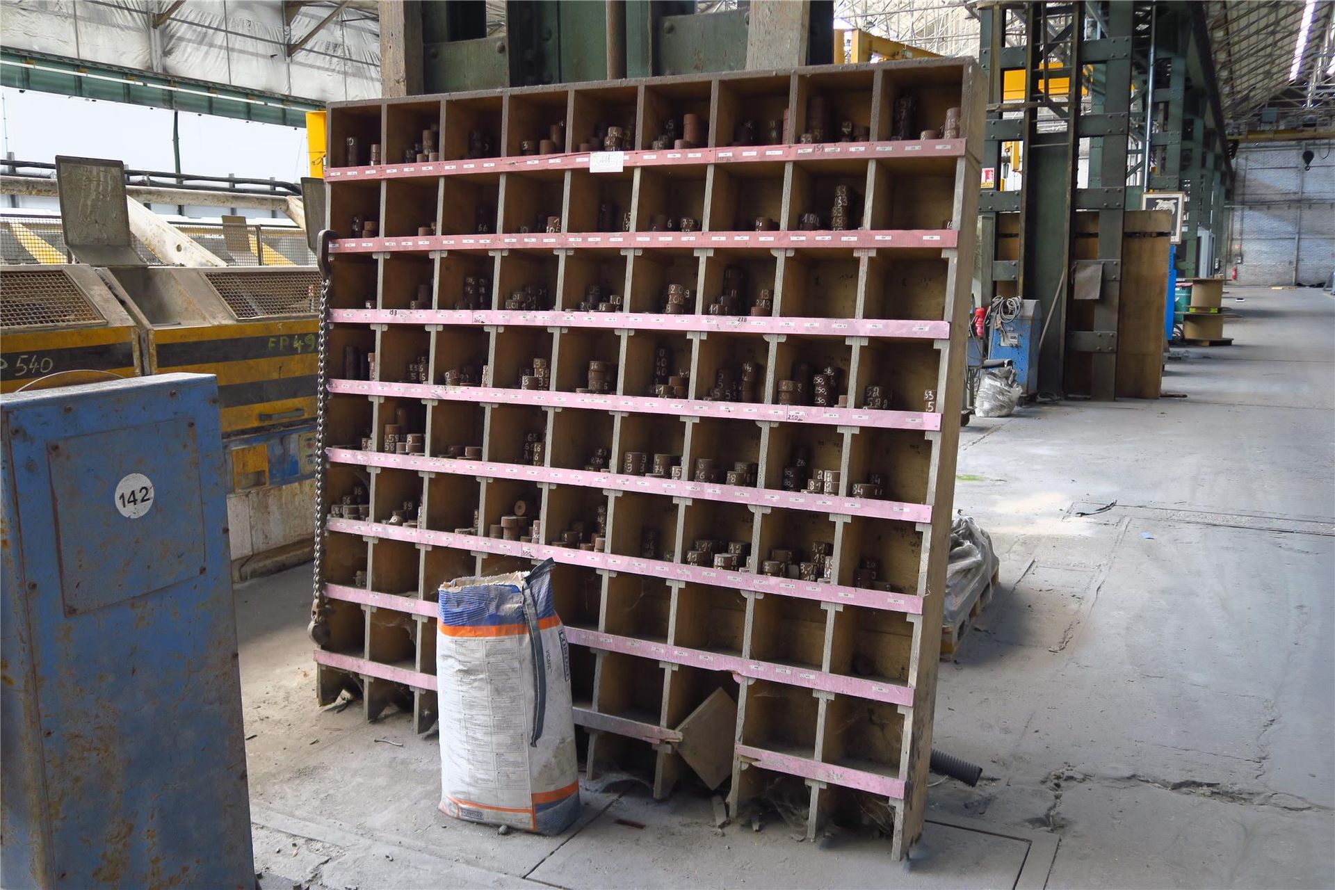 Null 2 wooden locker cabinets with dies