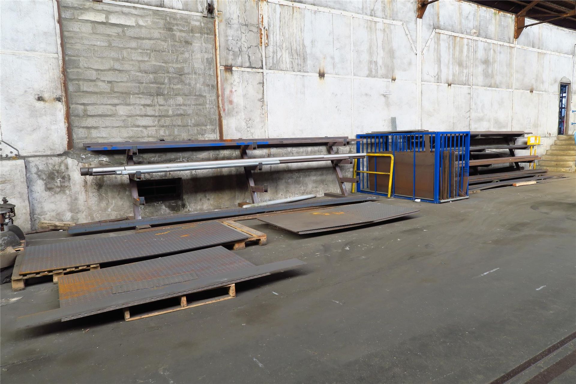 Null Lot of metals including: sheets, round iron, tube and various