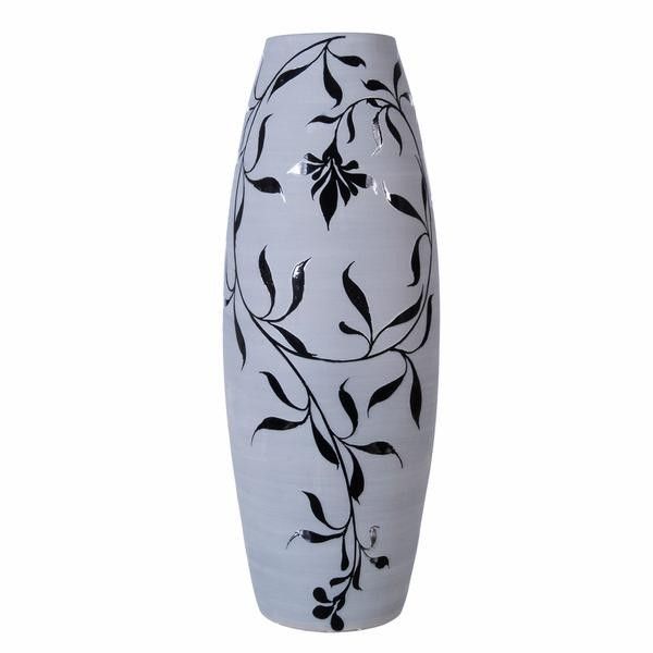 Vase Flora 
Tout en douceur moderne ce vase aux motifs floraux noirs rempli sa f&hellip;