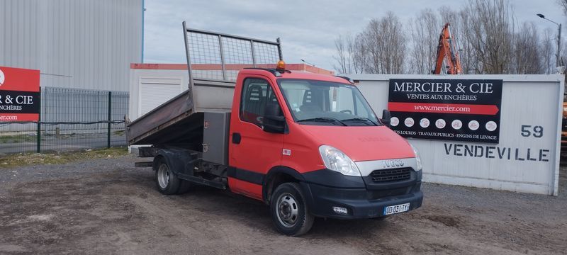 Null CTTE IVECO IVECO 35C BENNE SIMPLE CABINE AVEC COFFRE ACIER - Dmec : 10/03/2&hellip;