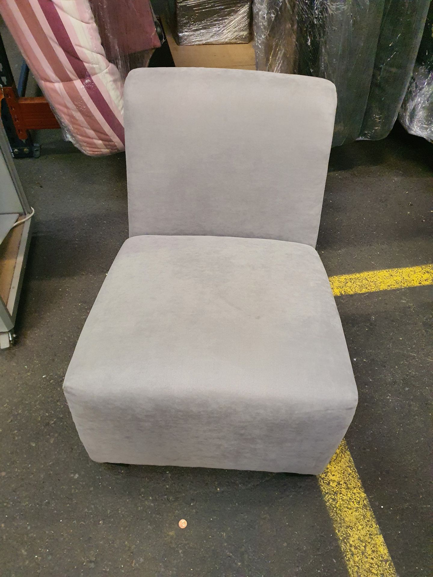 Null Petit fauteuil sans bras velours gris clair Largeur 54 cm

Profondeur 60 cm&hellip;