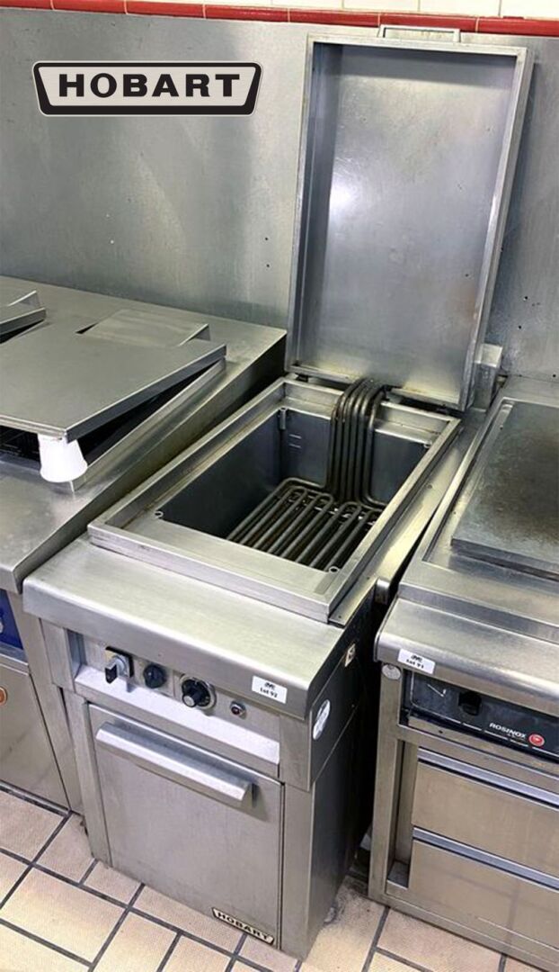 Null ELECTRIC FRYER 1 TRAY BRAND HOBART. SOLD HS AND AS IS. 96 X 50 X 108 CM.
