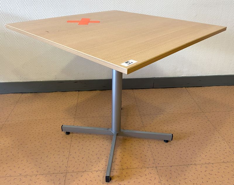 Null 1 UNIT: SQUARE TABLE WITH A CLEAR LAMINATED WOOD TOP RESTING ON A GREY LACQ&hellip;