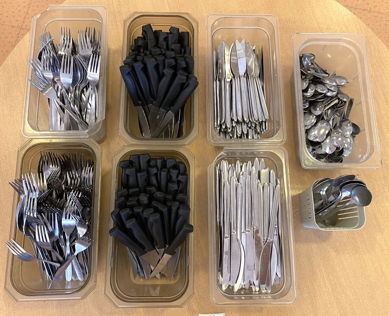 Null 900 (APPROX) STAINLESS STEEL CUTLERY ITEMS INCLUDING APPROX 270 FORKS, 280 &hellip;