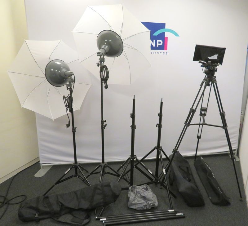 Null PHOTO STUDIO INCLUDING : PRO TRIPOD BILORA 2936, TELEPROMPTER SUPPORT DATA &hellip;