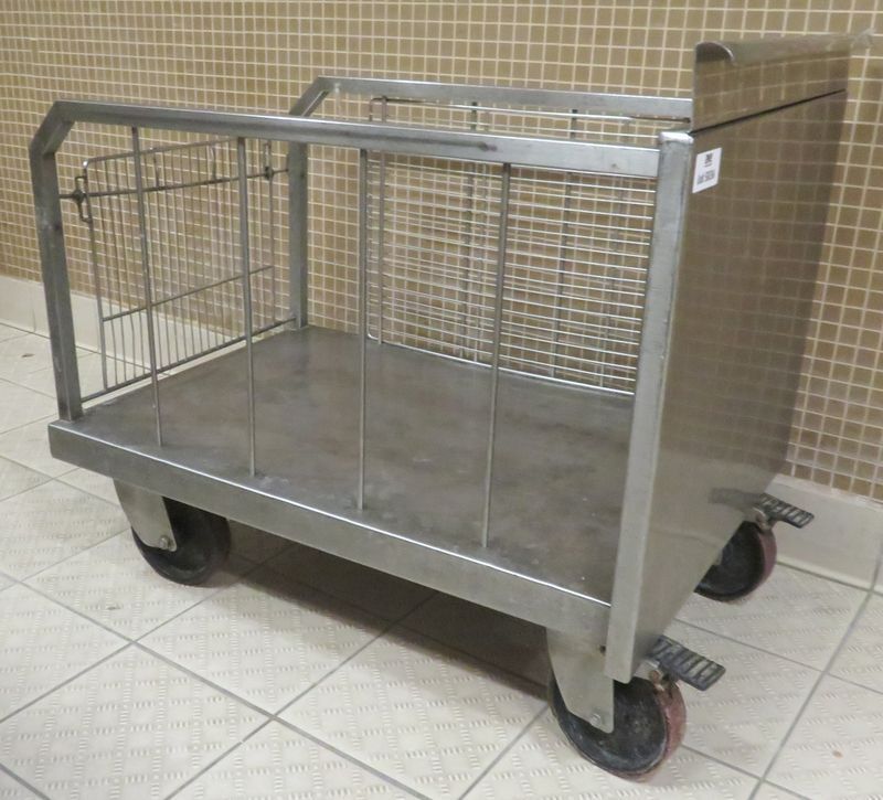 Null CHARIOT EGOUTTOIR EN INOX ALIMENTAIRE. 61 X 52 X 72 CM. 4 UNITES. VENDU A L&hellip;