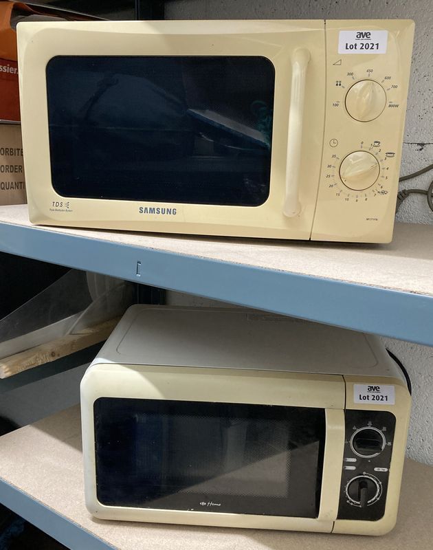 Null 2 800-WATT MICROWAVE OVENS, ONE SAMSUNG M171FN AND ONE CARREFOUR HOME MODEL&hellip;