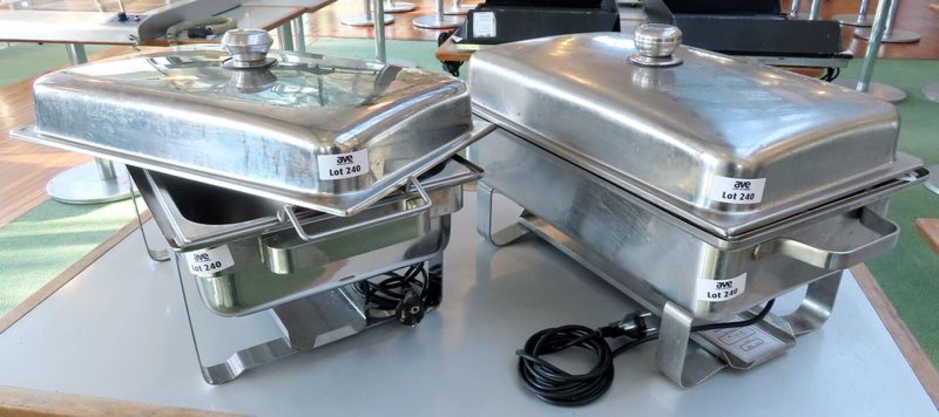 Null 2 ELECTRIC CHAFING DISHES OR BAIN-MARIE. 38 X 59,5 X 36,5 CM.