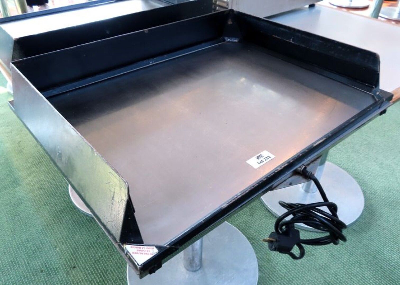 Null HOT PLATE (80° TO 110°C). 14,5 X 71 X 57 CM.