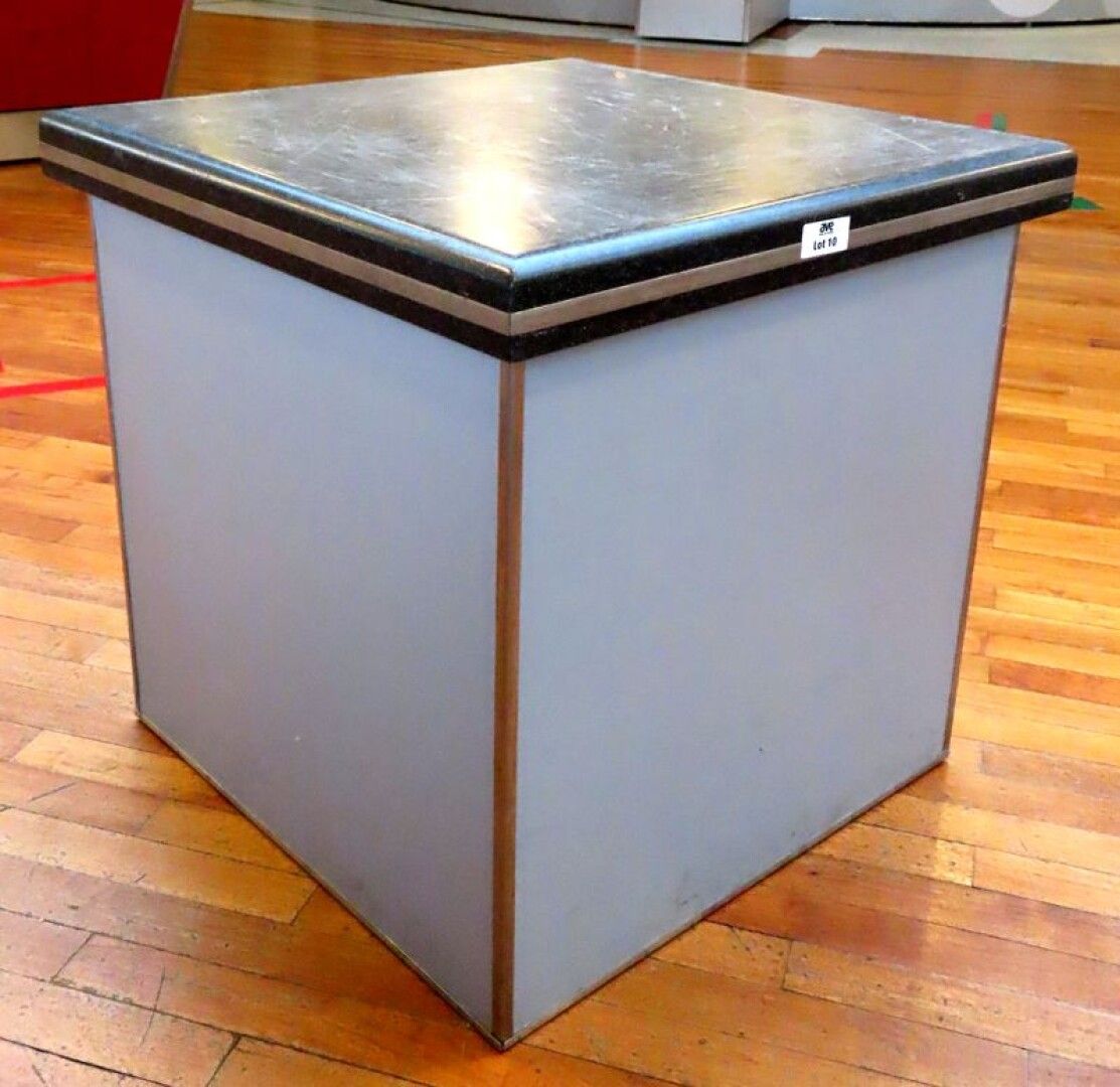 Null PEDESTAL OR STAND IN BLUE LACQUERED WOOD AND ANTHRACITE GREY CORIAN. 64 X 6&hellip;