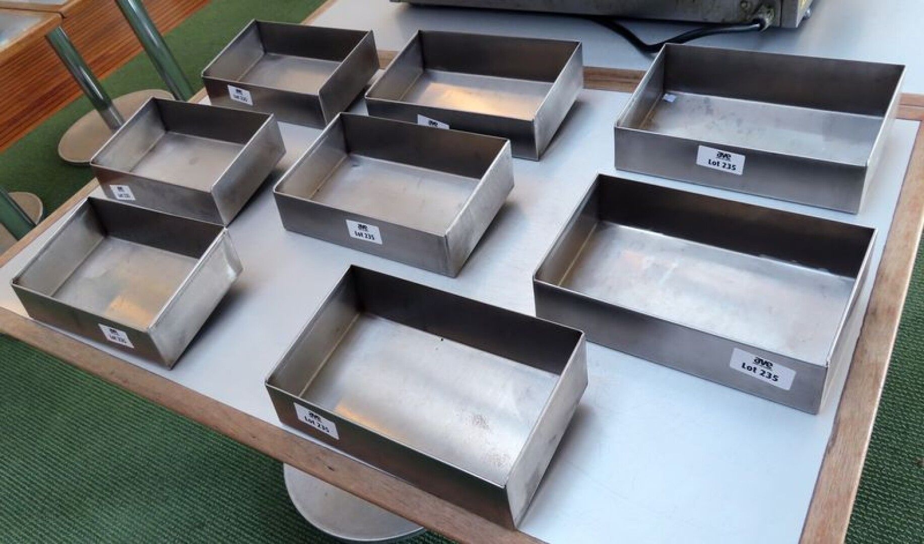 Null 8 STAINLESS STEEL CONTAINERS. 7,5 X 28,5 X 18 CM.