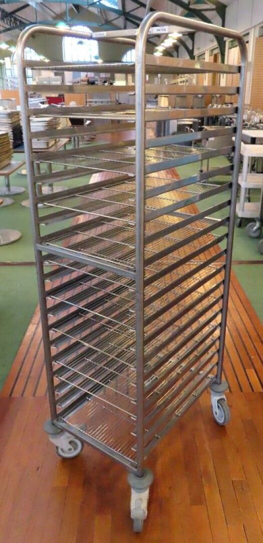 Null LADDER TROLLEY WITH 20 LEVELS. SOLD WITH 11 GRIDS. 166 X 48 X 65 CM.