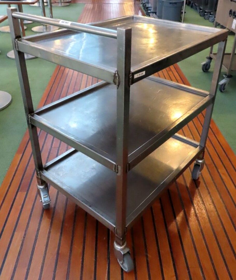 Null SERVING TROLLEY WITH 3 LEVELS IN STAINLESS STEEL. 105 X 60 X 80 CM.