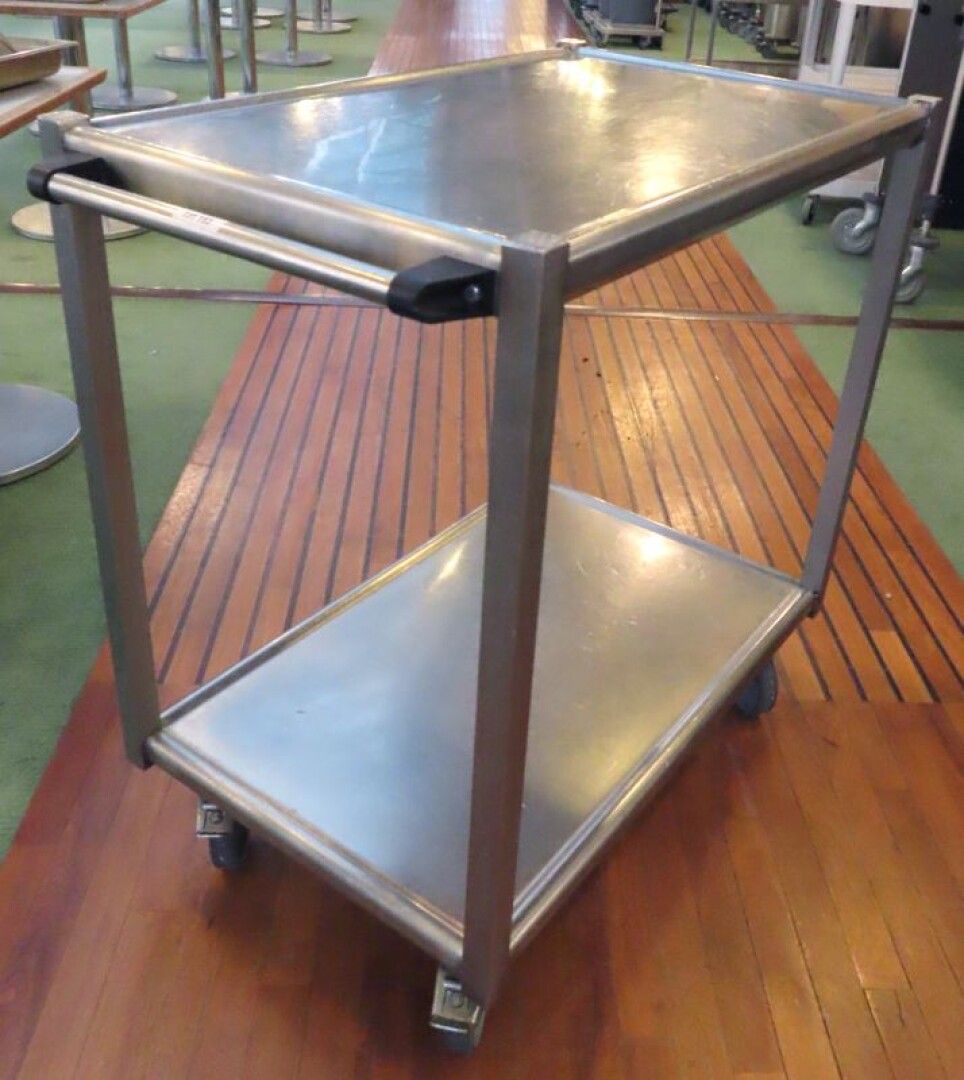 Null CHARIOT DE SERVICE EN INOX ALIMENTAIRE A 2 NIVEAUX. 95,5 X 98 X 57 CM.