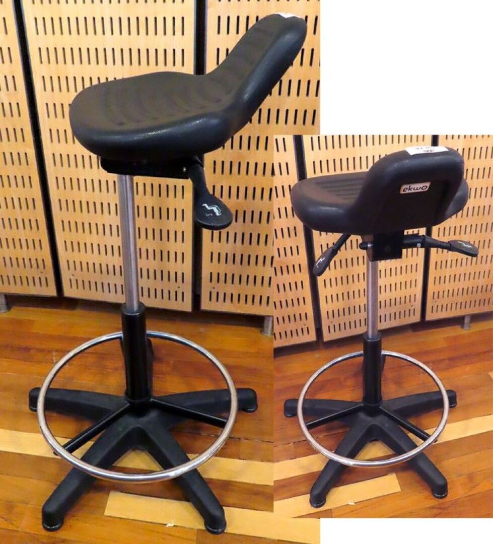 Null 3 ADJUSTABLE SWIVEL STOOLS, 2 OF WHICH ARE IN THE STATE OF THE BRAND EKWO, &hellip;