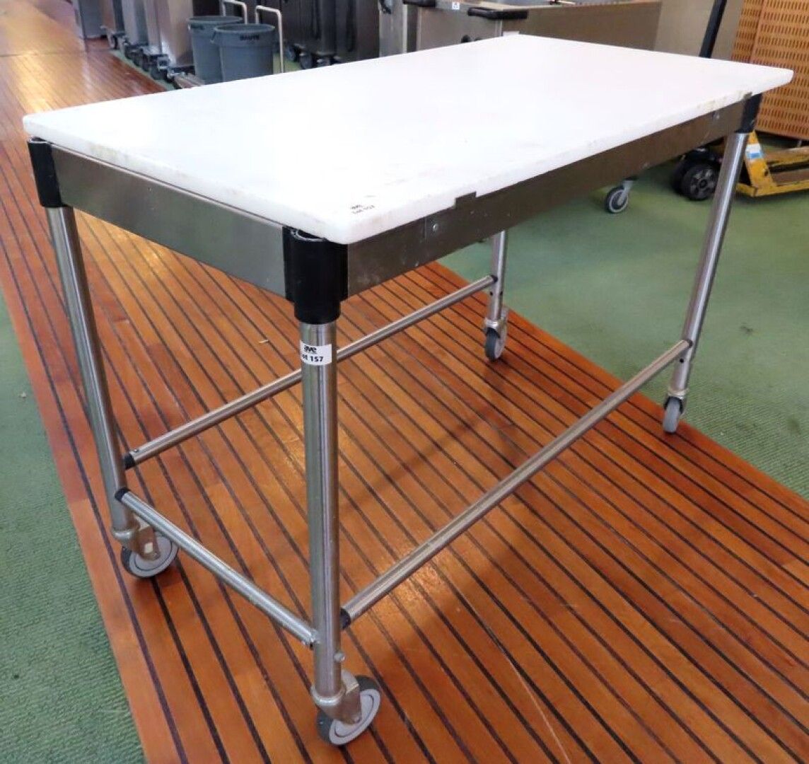 Null CUTTING TABLE ON CASTORS IN STAINLESS STEEL AND NYLON TRAY. 93 X 134,5 X 70&hellip;