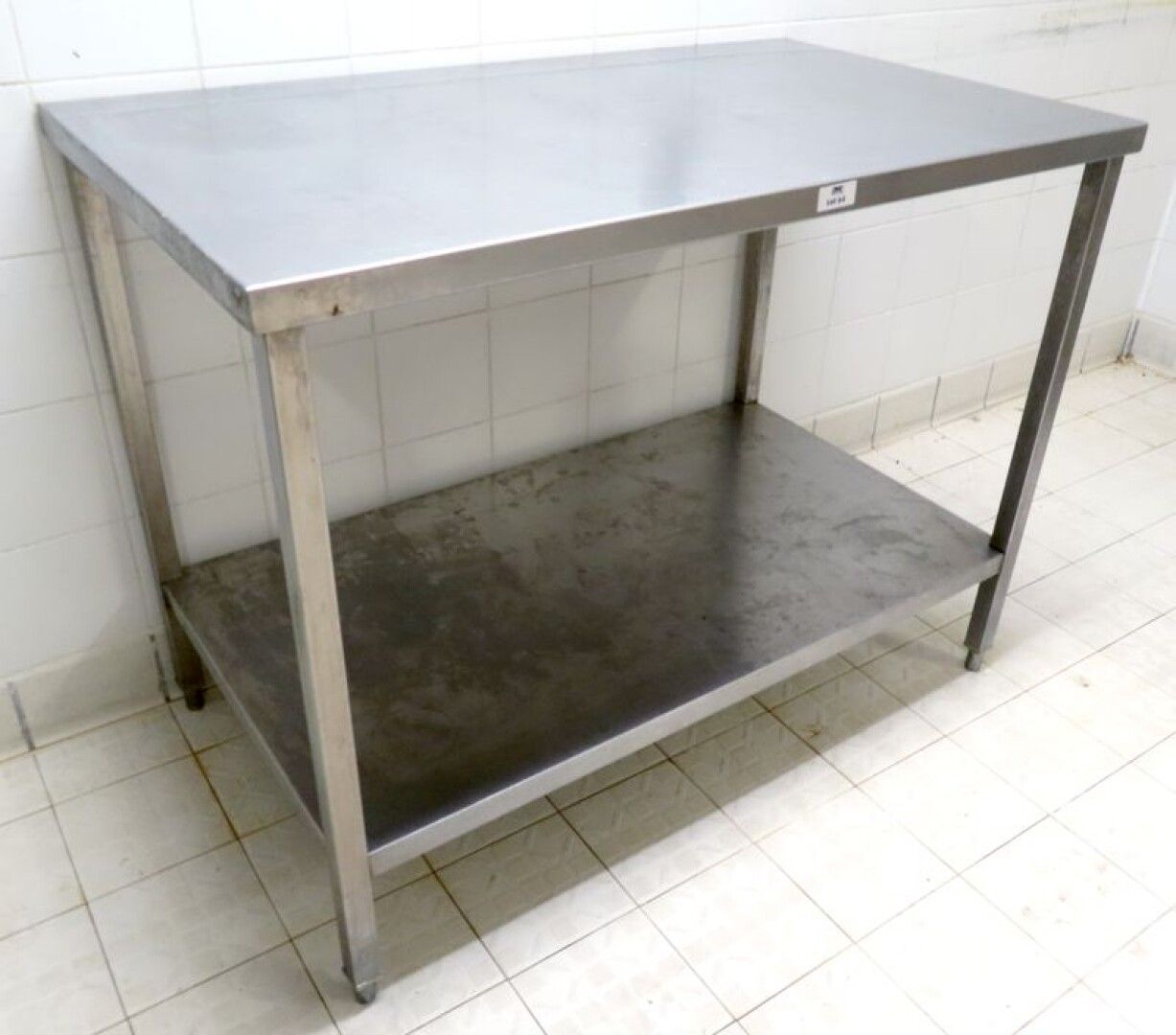 Null STAINLESS STEEL PREPARATION TABLE WITH SPACER. 93 X 120 X 70 CM.