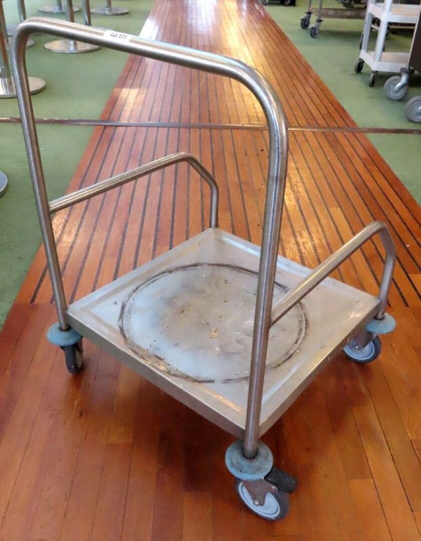 Null STAINLESS STEEL TRAY TROLLEY. 89 X 65 X 65 CM.
