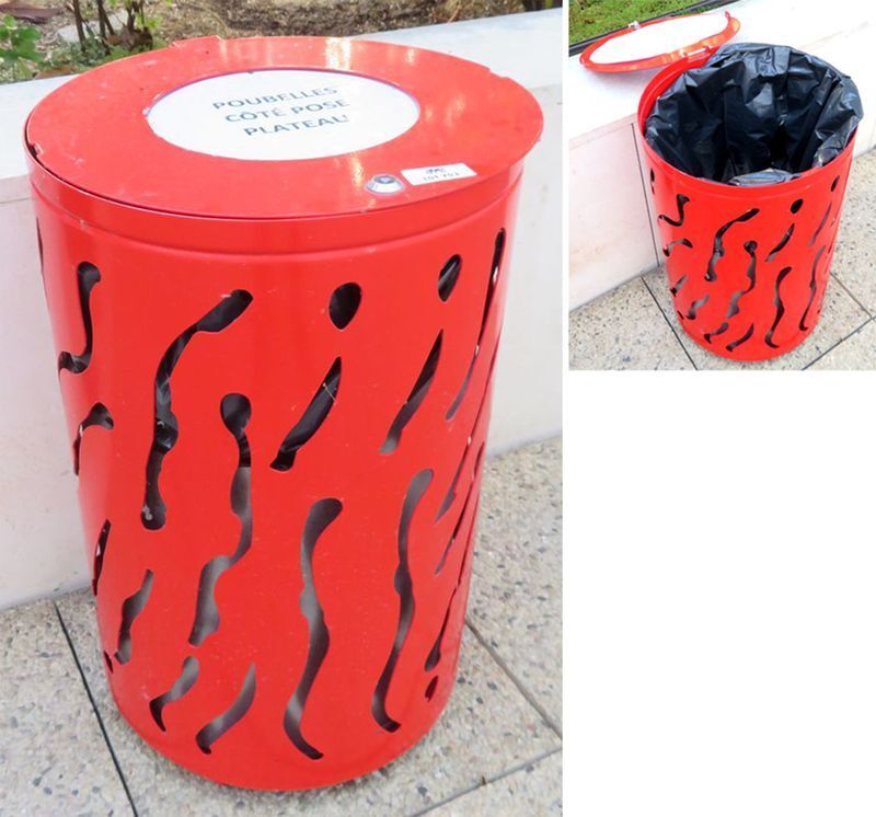 Null 2 OUTDOOR BINS IN RED LACQUERED STEEL WITH FLAP LID. 75 X 48 CM. OUTDOOR CA&hellip;