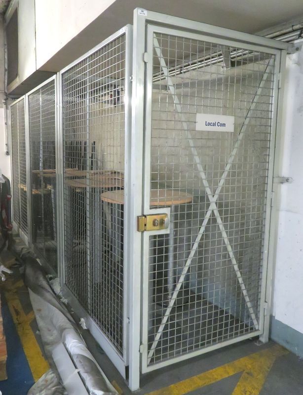 Null STEEL WIRE MESH PARTITION COMPOSED OF 3 SIDE WALLS AND 1 SWING DOOR. SIZE O&hellip;
