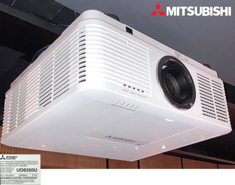 Null VIDEO PROJECTOR BRAND MITSUBISHI MODEL UD8350U. SOLD WITH CEILING MOUNT. (N&hellip;