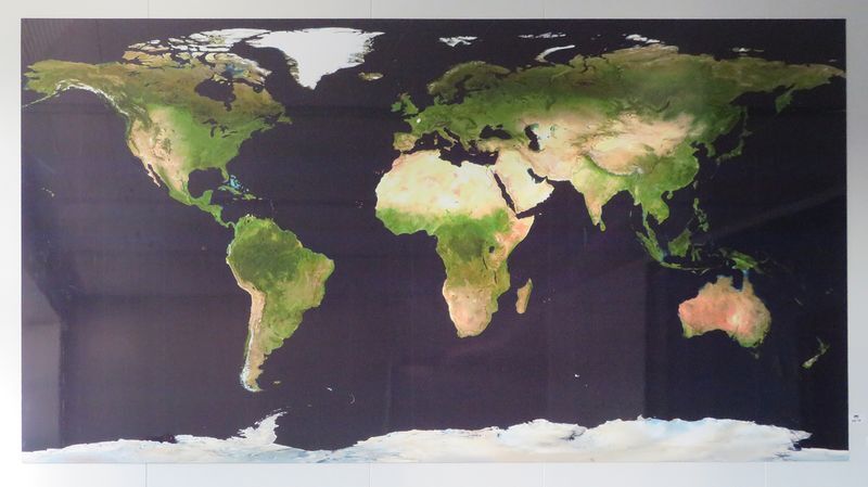 Null MAP OF THE WORLD WITH MAGNET. 120 X 250 CM (WEAR). 2 UNITS. SOLD INDIVIDUAL&hellip;