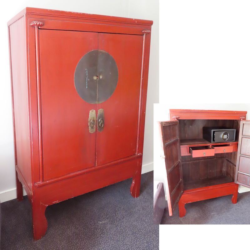 Null ARMOIRE DE STYLE ASIATIQUE EN BOIS LAQUE ROUGE SANG ET NOIR OUVRANT PAR 2 P&hellip;