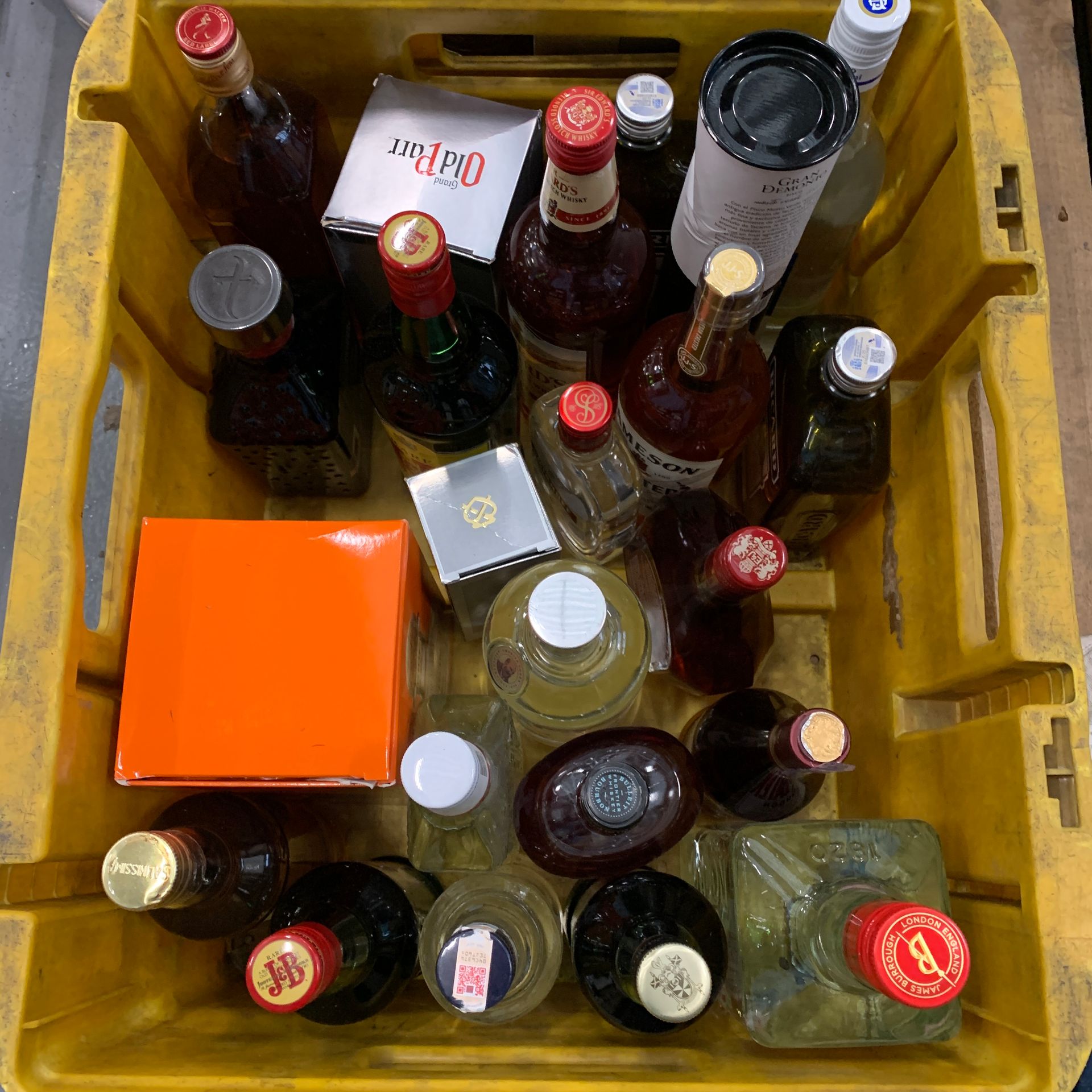 Null Batch of 23 bottles of alcohol > 40° Excise duty payable : 182 euros
