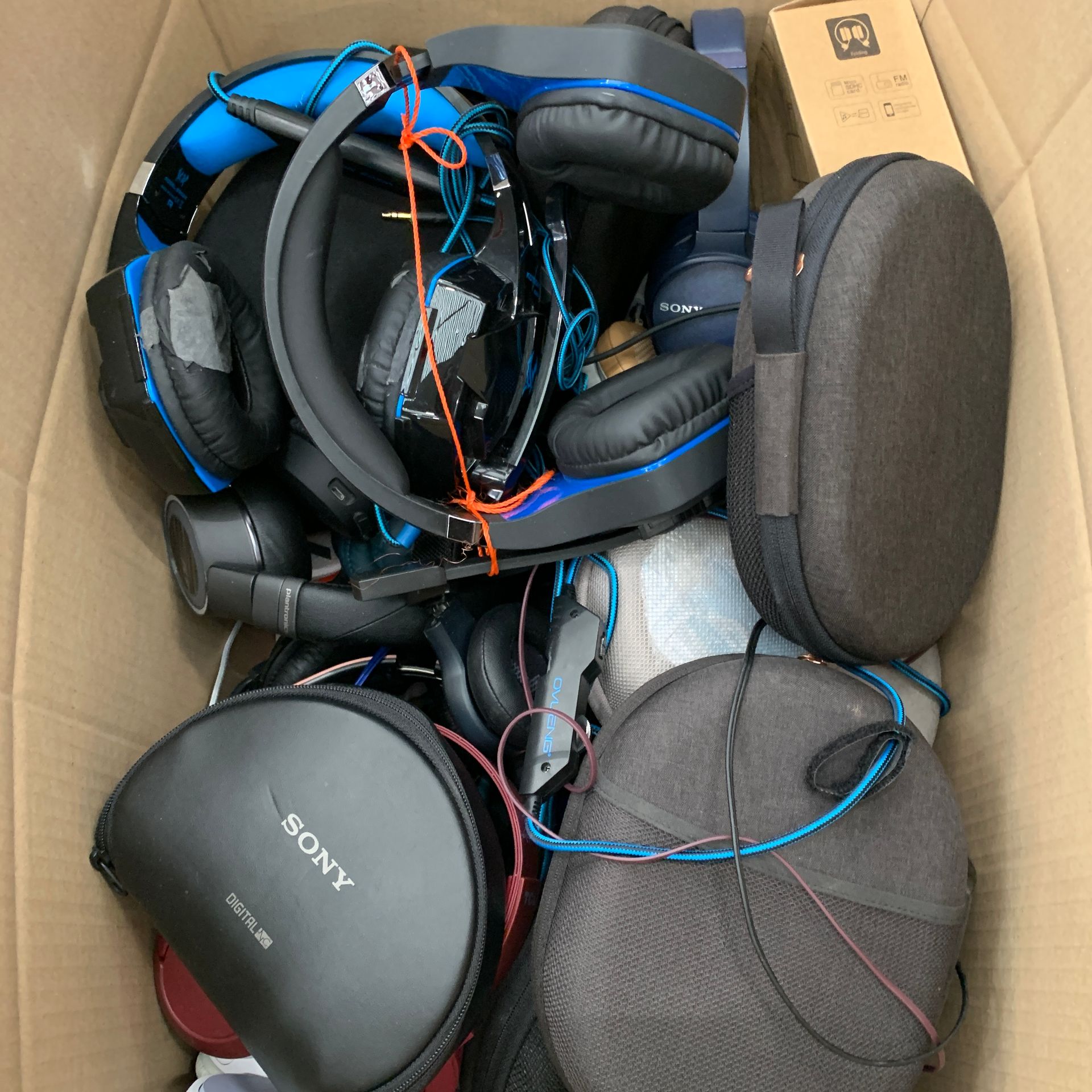 Null Lot of 40 Used Audio Headsets SONY, JBL and others
