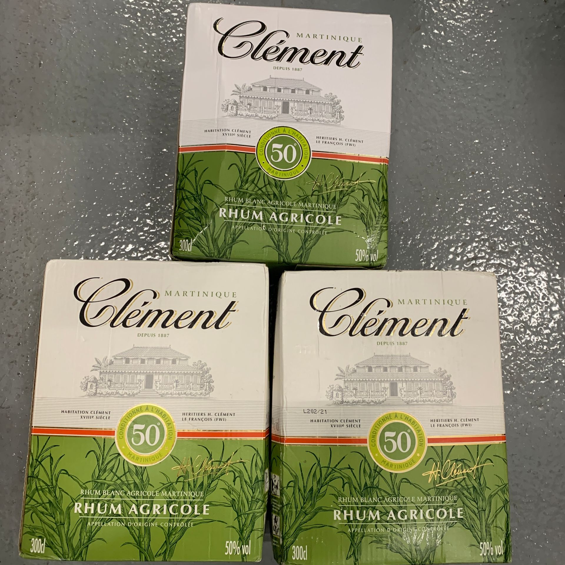 Null Lot de 3 Cubiques de rhum blanc CLEMENT Droit d’accises à payer : 67 euros