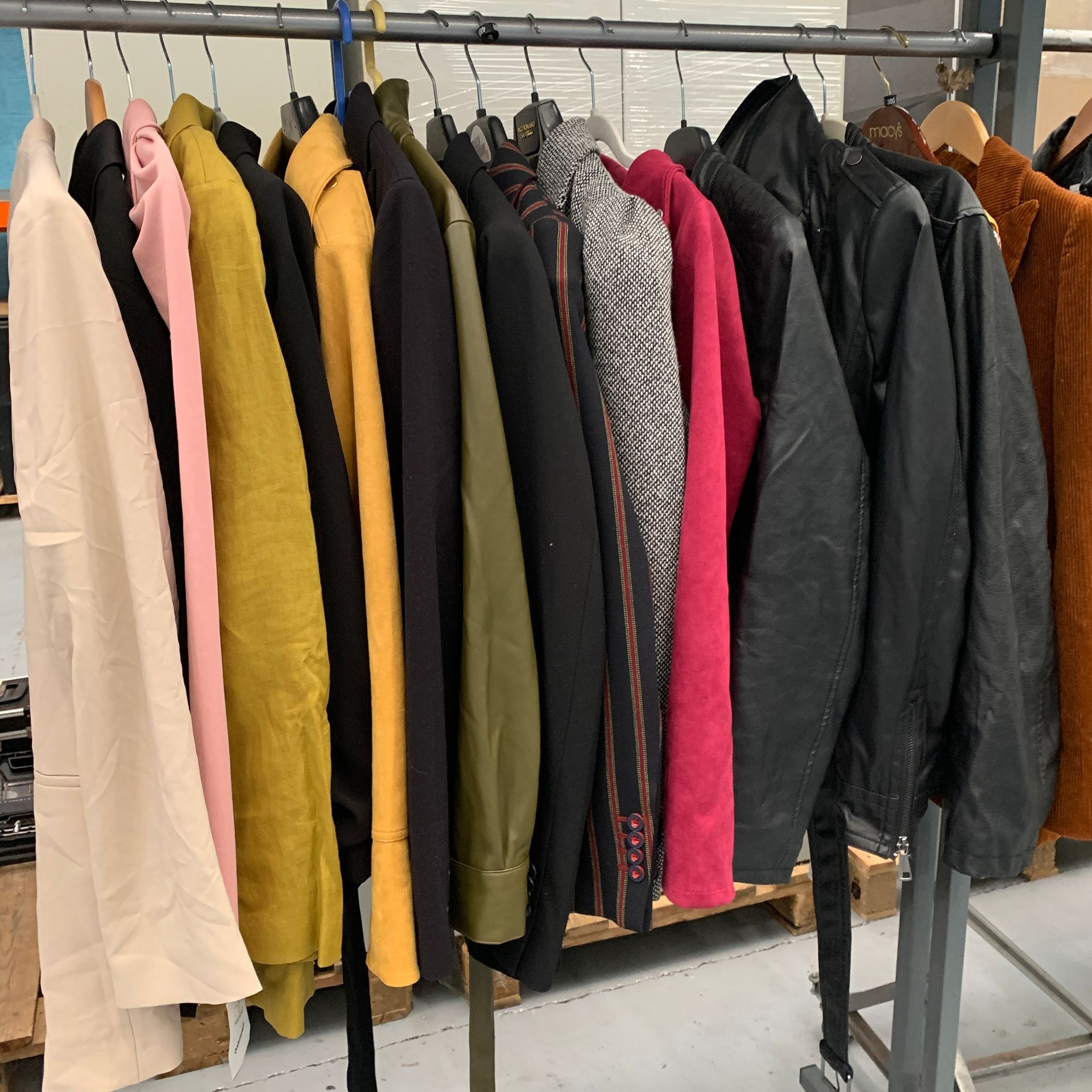 Null Lot de 17 Vestes Tailles, modèles et coloris divers