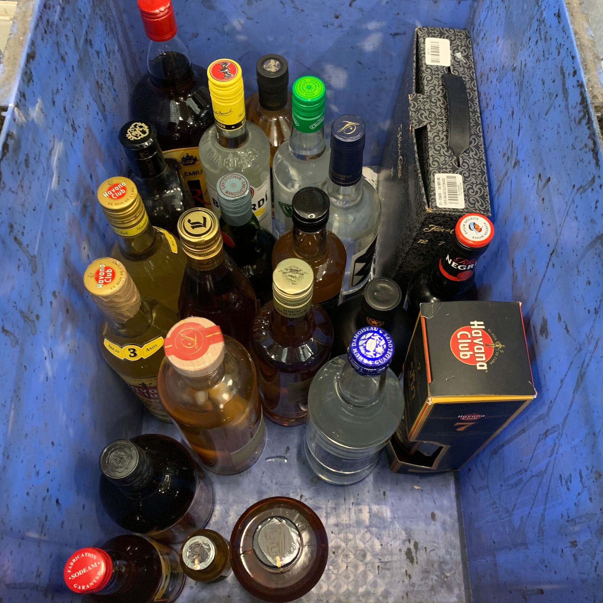 Null Batch of 23 Bottles of various rum Excise duty to be paid : 148 euros