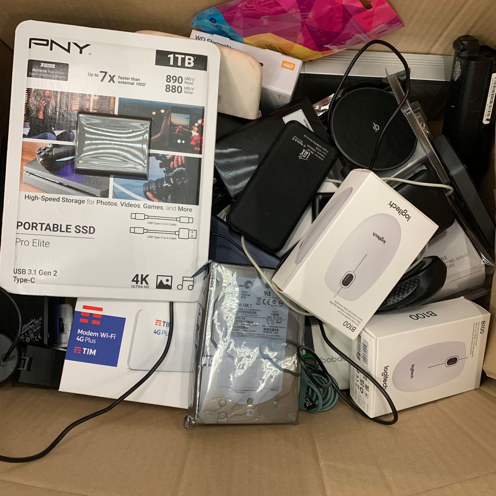 Null Batch of used and new computer spare parts : chargers, hard drives, mice an&hellip;