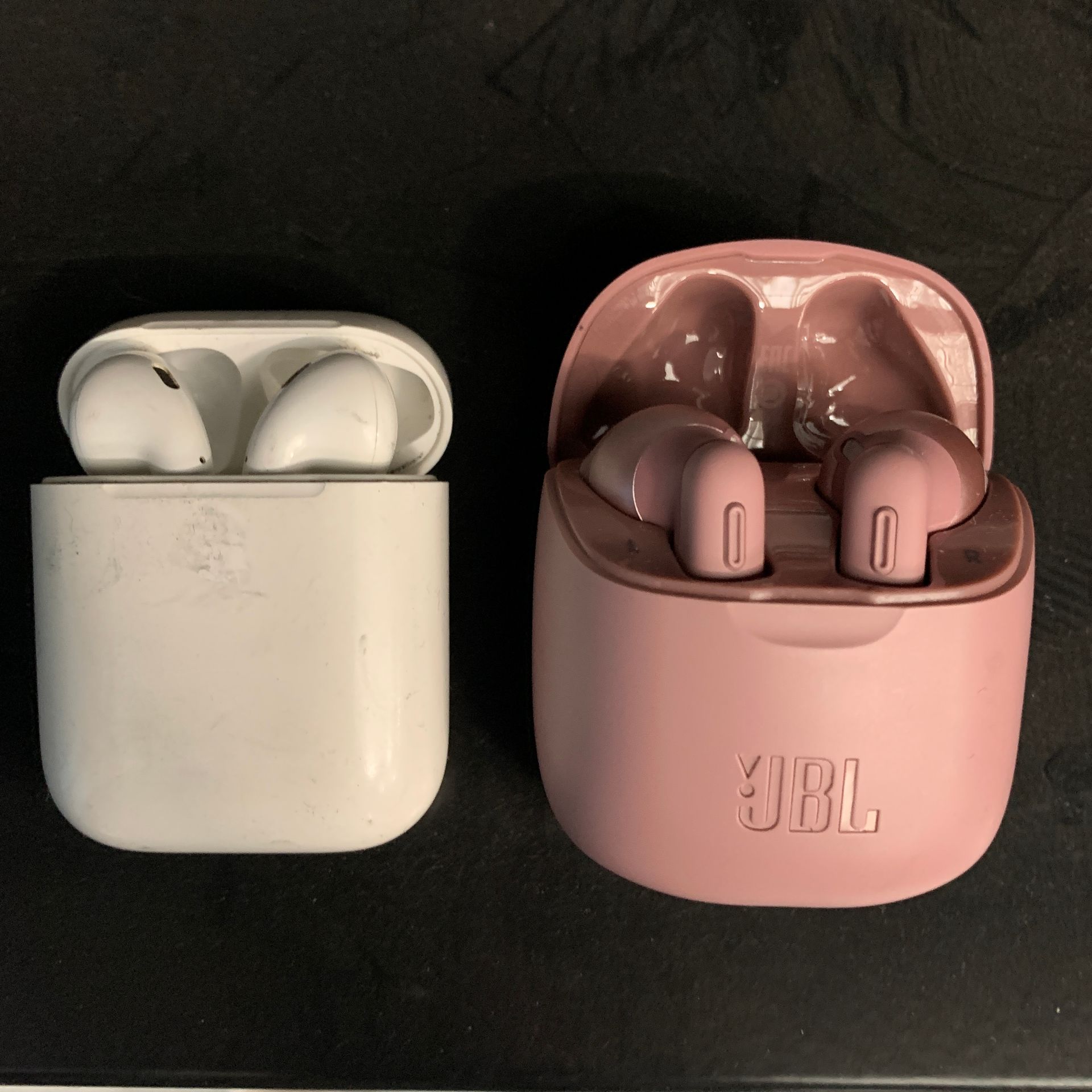 Null Lot of 17 Used Wireless Headphones including 10 Airpods