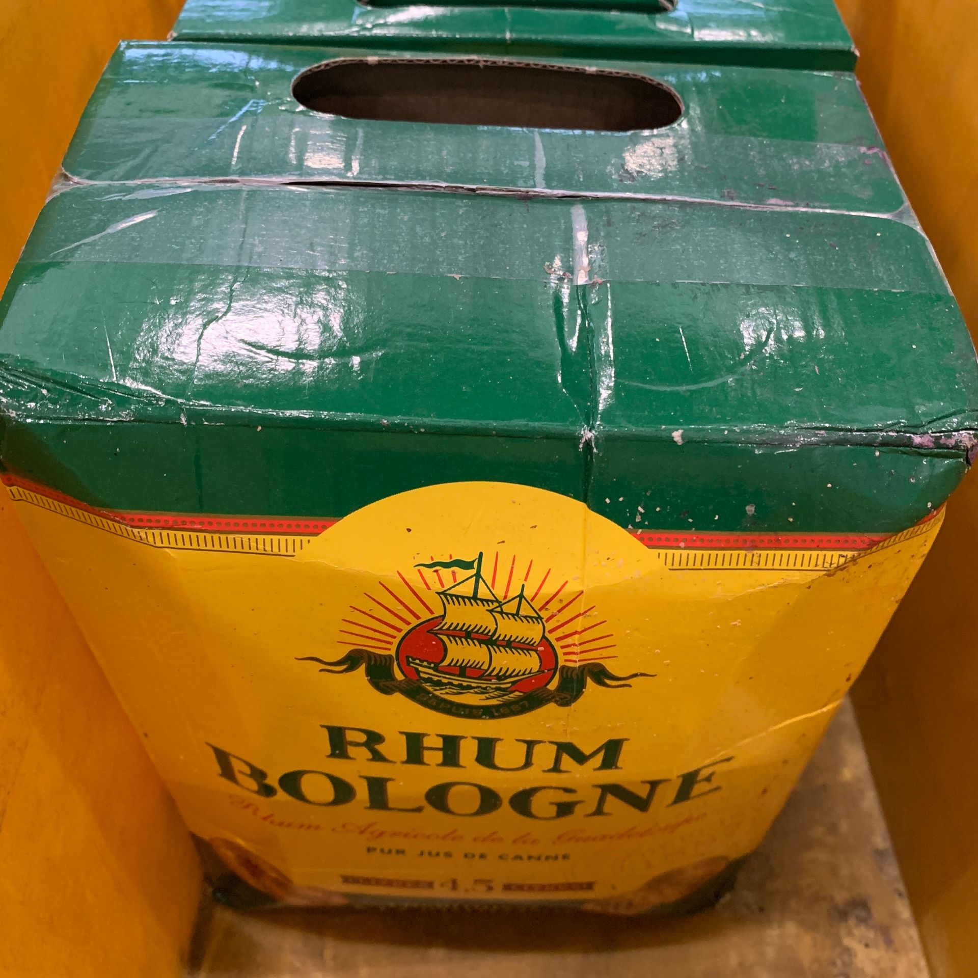 Null Batch of 2 Cubics of rum BOLOGNA Excise duty to pay : 67 euros