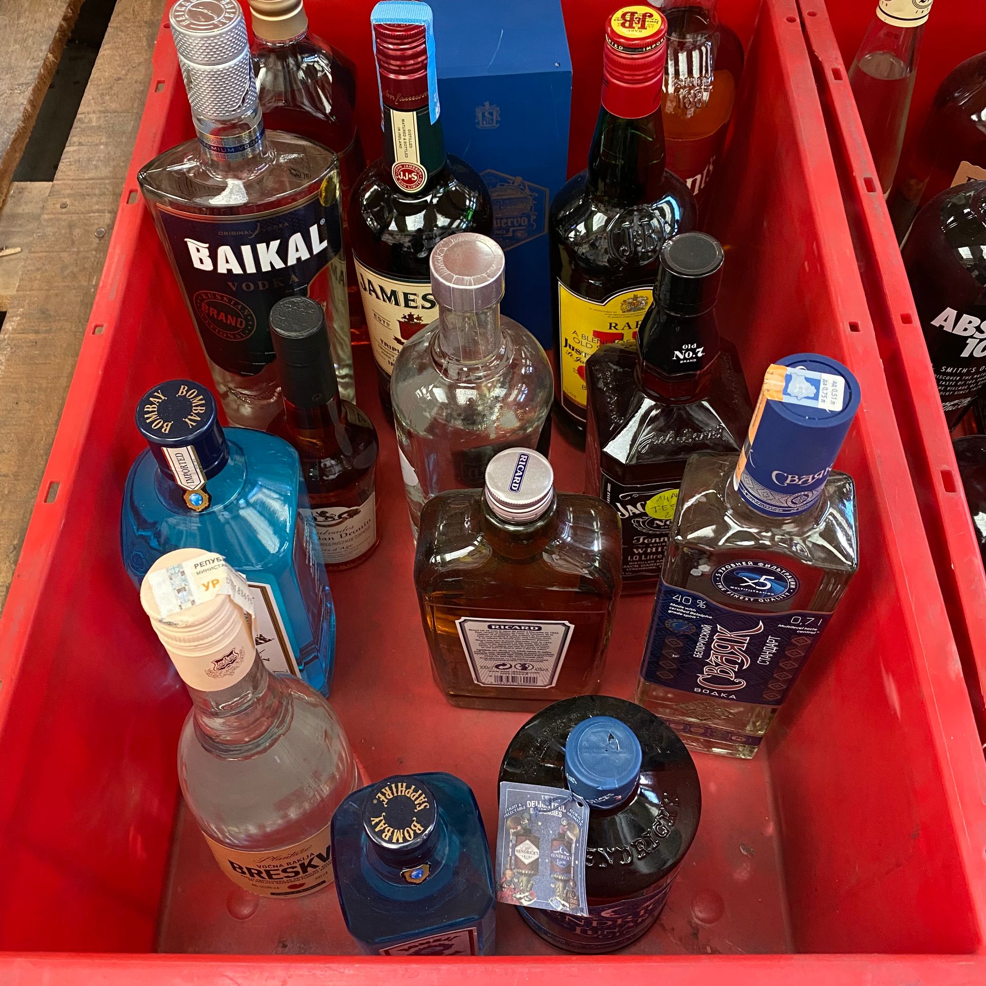 Lot de 15 Bouteilles d’alcool > 40° Droit d’accises à payer : 126 euros Lot de 1&hellip;