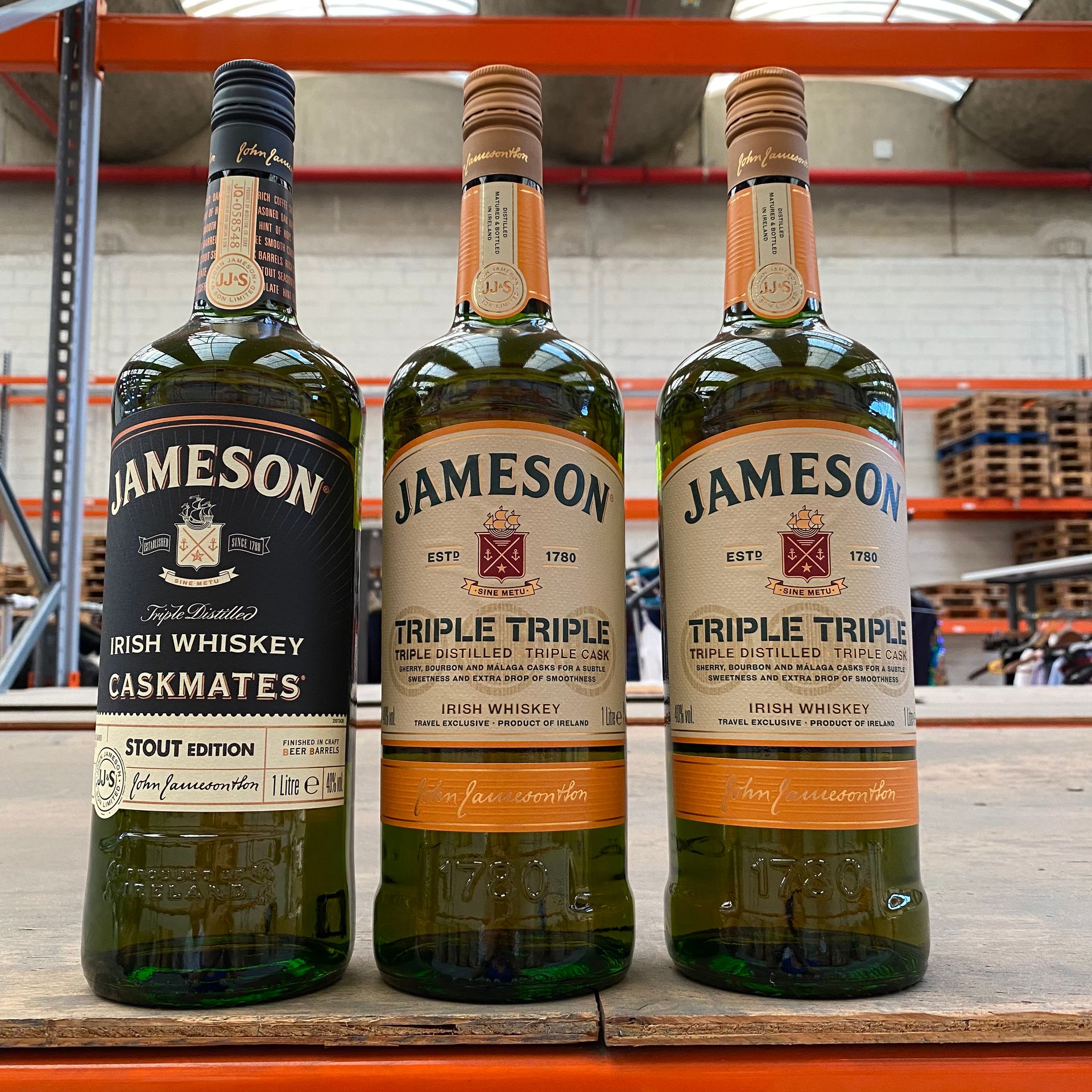 Lot de 3 Bouteilles d’alcool de prestige soit: 2 JAMESON Triple Triple et 1 JAME&hellip;