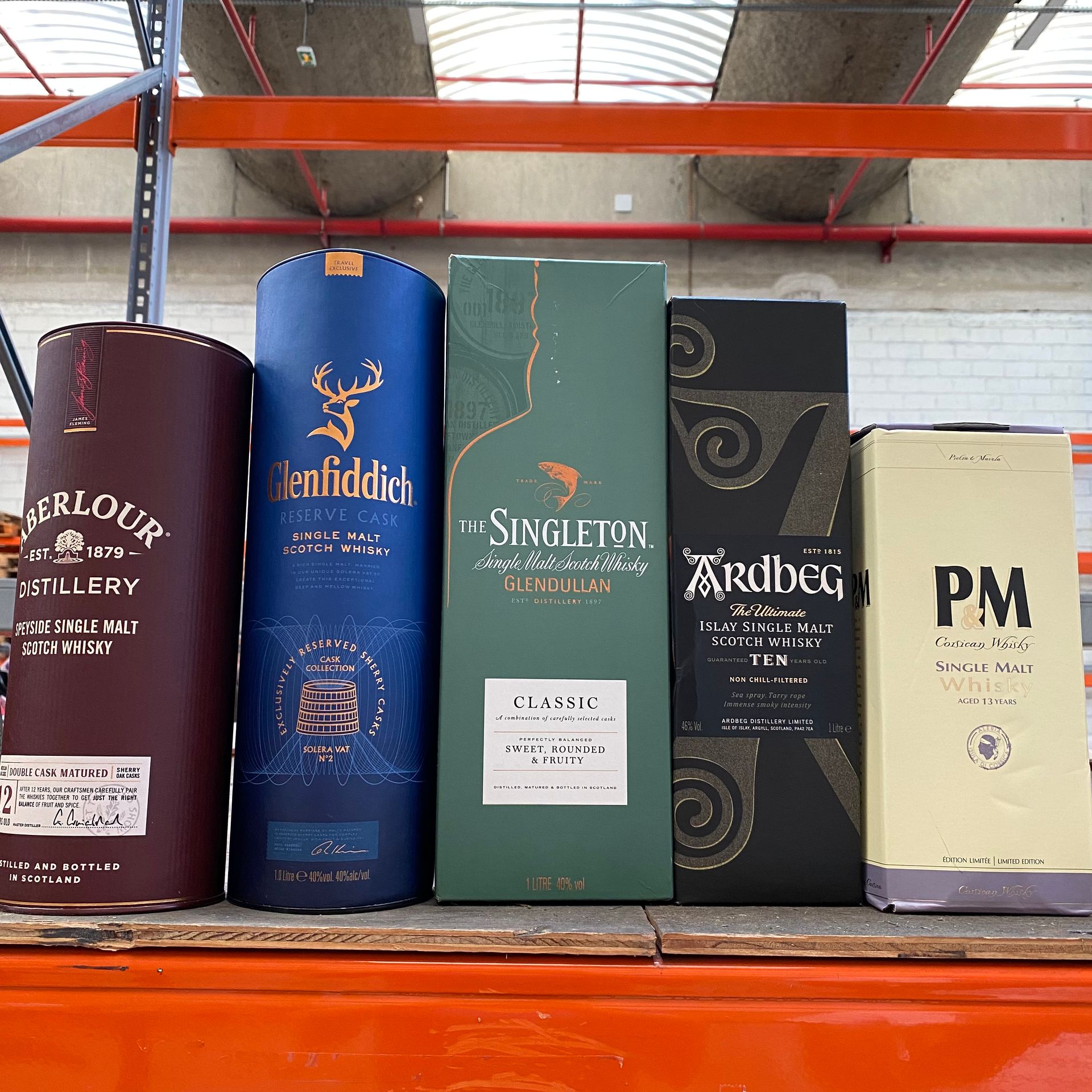 Lot de 5 Bouteilles de whisky divers Droit d’accises à payer : 49 euros Lot de 5&hellip;