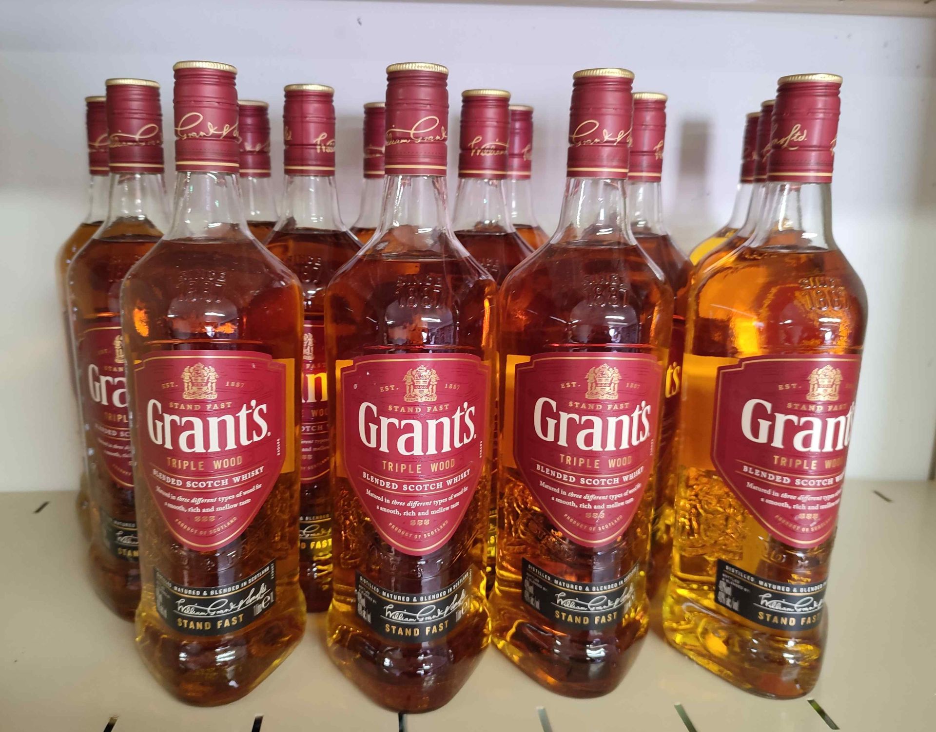 Null 15 bouteilles de whisky GRANT’S, 100 cl.
Lieu de dépôt : MAGASIN DOMANIAL C&hellip;