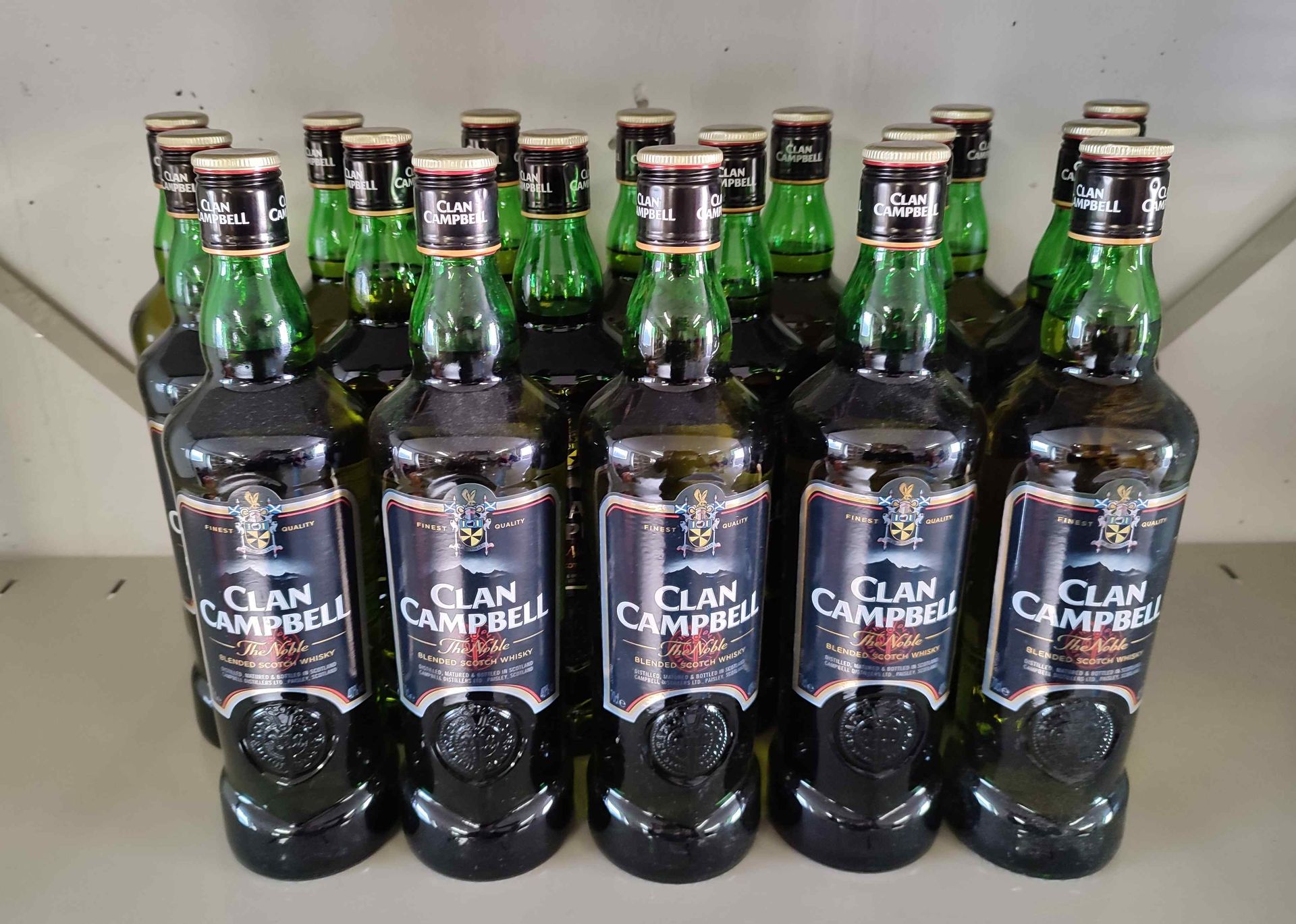 Null 18 bottles of CLAN CAMPBELL whisky, The Noble, 70 cl.
Place of deposit : DO&hellip;