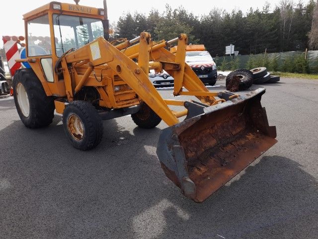 Null [RP] Reserved for professionals.
Farm tractor RENAULT 600M + loader FAUCHEU&hellip;