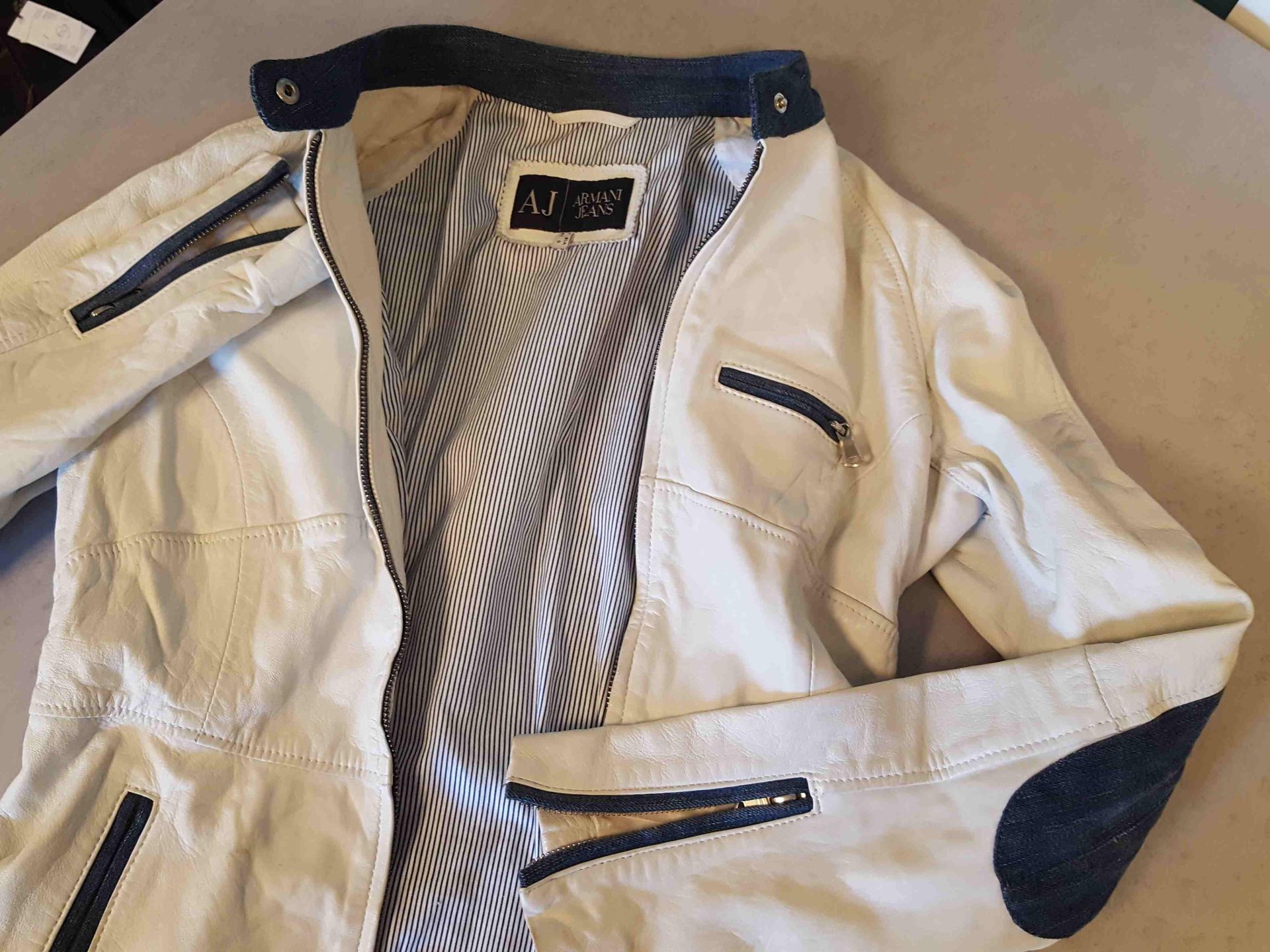 Null White jacket ARMANI JEANS, leather look, size 38.
Place of deposit: DOMANIA&hellip;