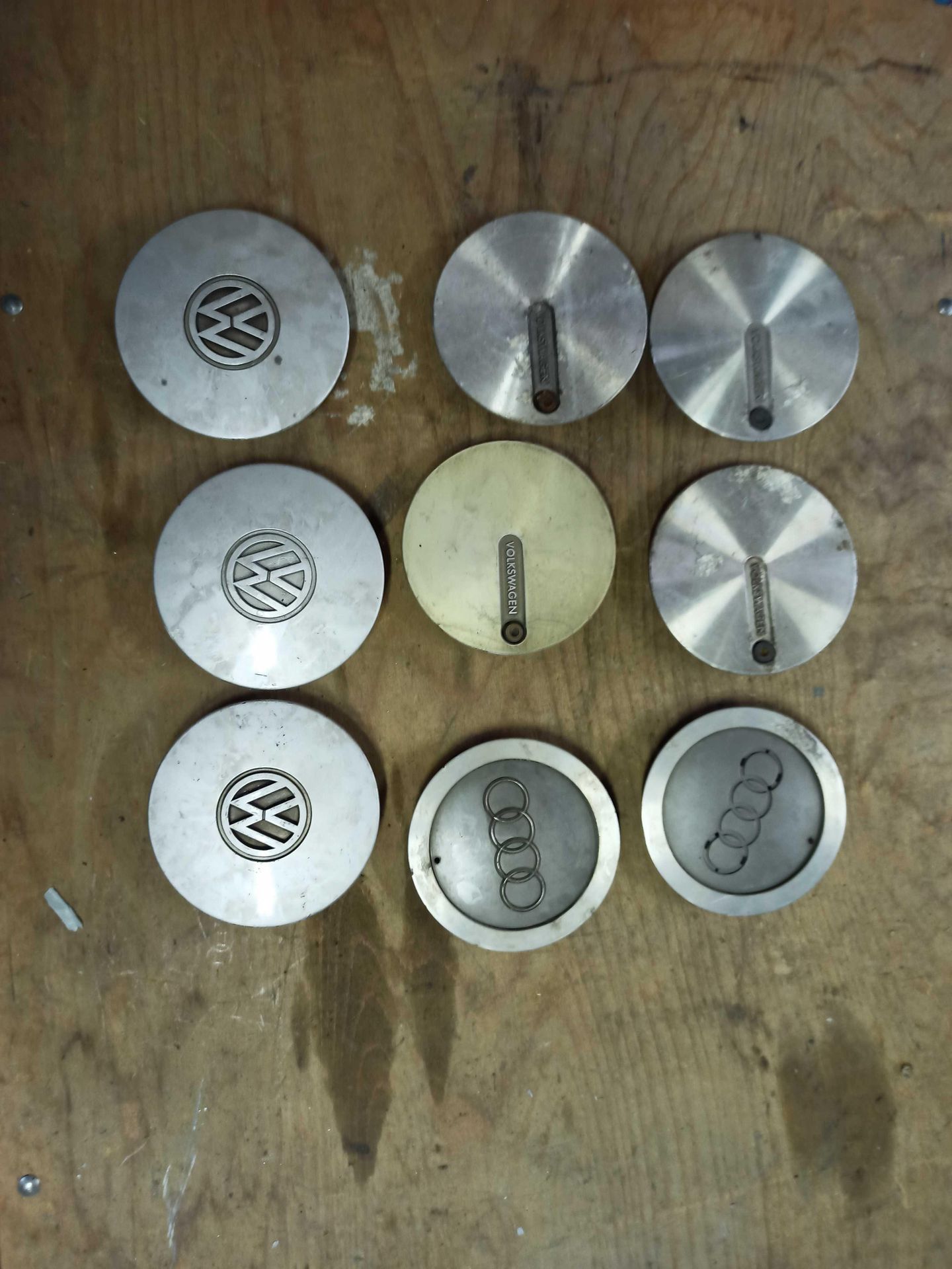 Null 
12 aluminium rims and various used items (LOT D):

- 4 unbranded rims, dim&hellip;