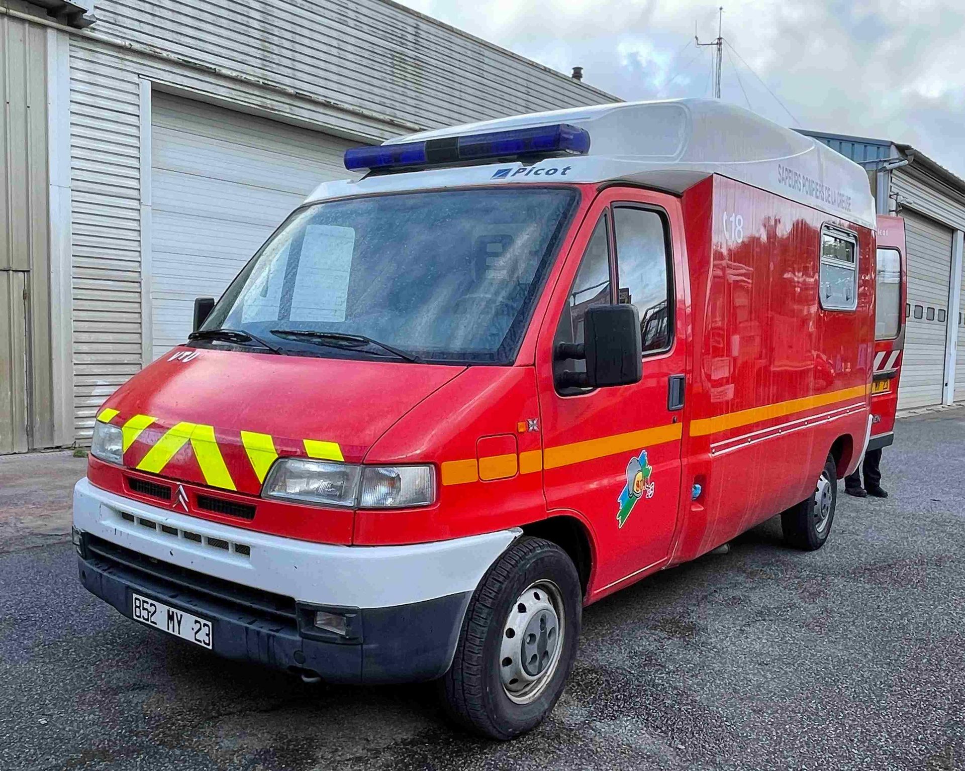 Null [RP] Réservé aux professionnels de l'automobile.
Ambulance CITROËN Jumper 4&hellip;