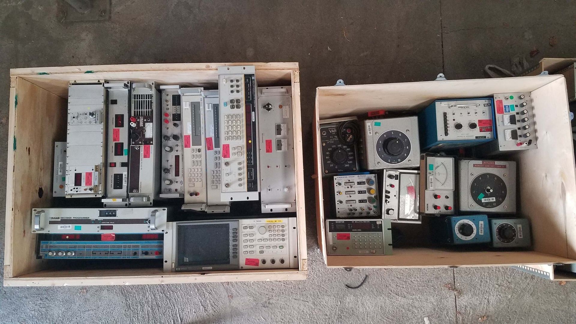 Null 7 boxes of metrology and radio equipment composed of oscilloscopes, multime&hellip;