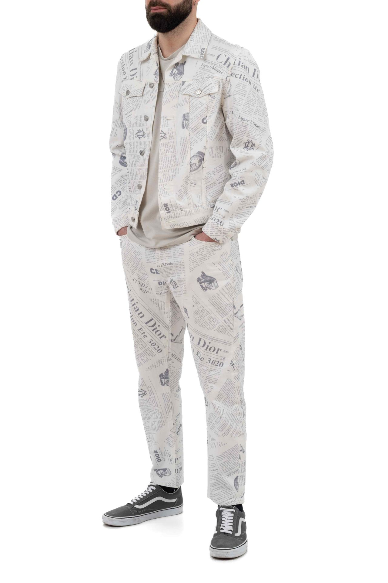 motto antenna detergent DIOR Men's outfit in white denim printed with a newspap… | MoniteurLive.com