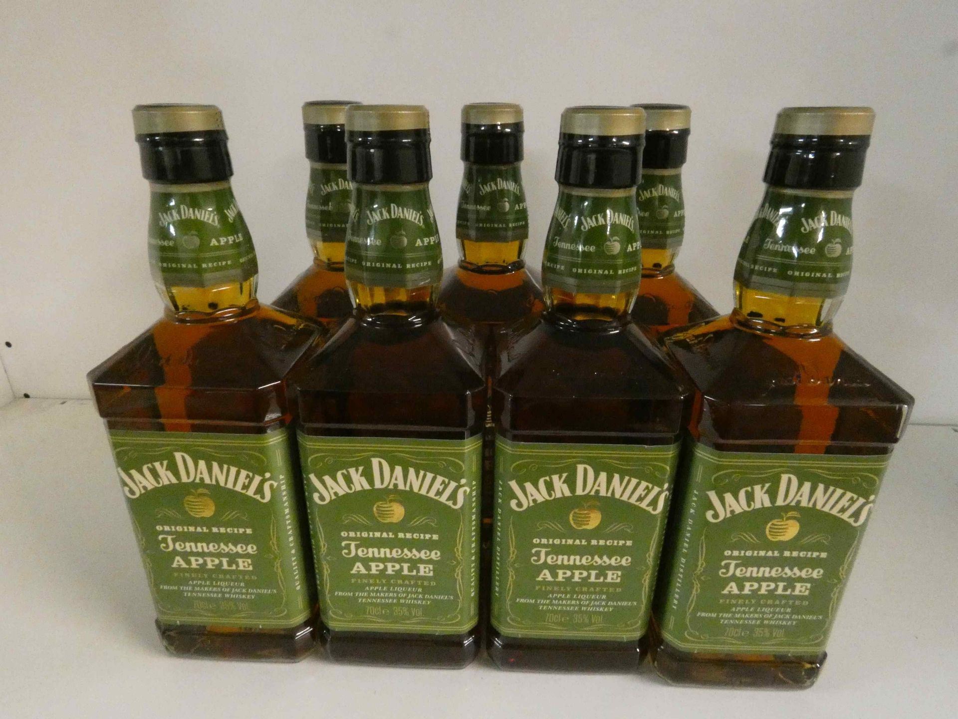 Null Un lot de 28 bouteilles de JACK DANIEL'S APPLE 70cL 

	 


	 L'abus d'alcoo&hellip;