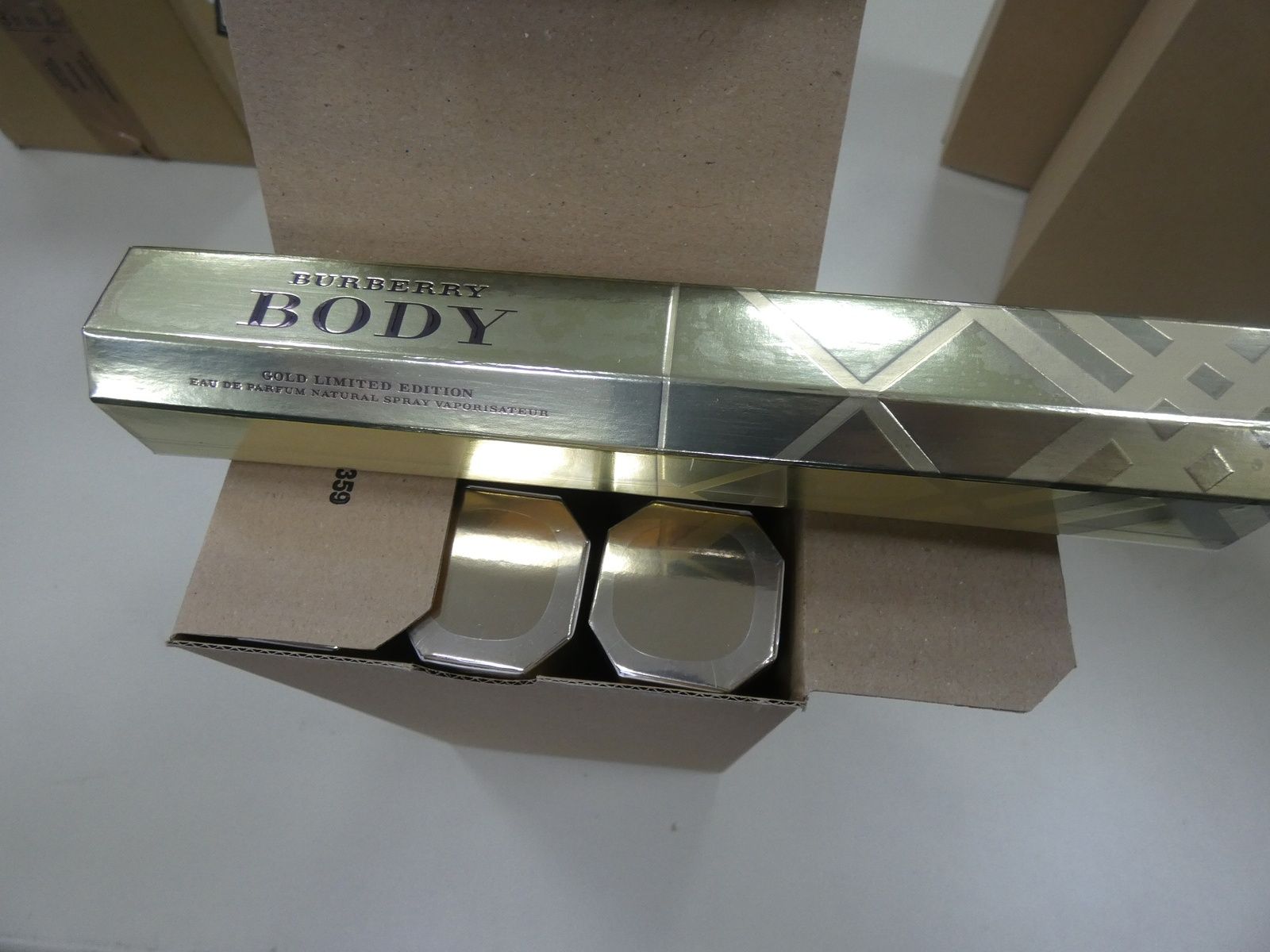 Null BURBERRY

	 Un lot de 6 eaux de parfum Body Gold Limited Edition 85ml

	
Re&hellip;