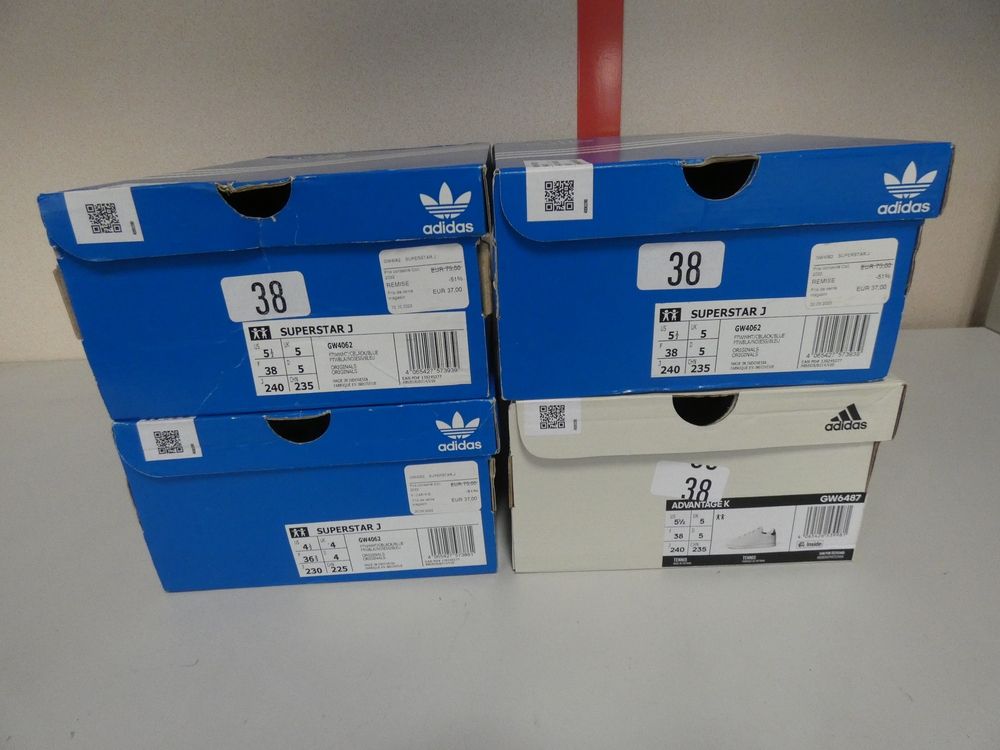 Null A set of four pairs of sneakers in excellent condition.

Depot location: DO&hellip;